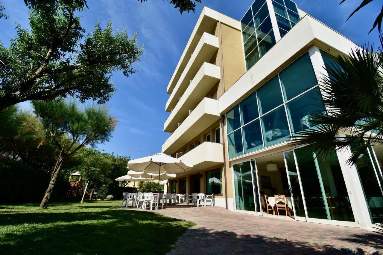 Hotel Astor B&B Lido di Classe Ngoại thất bức ảnh