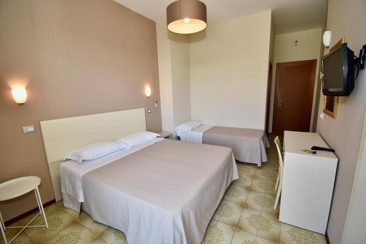 Hotel Astor B&B Lido di Classe Ngoại thất bức ảnh