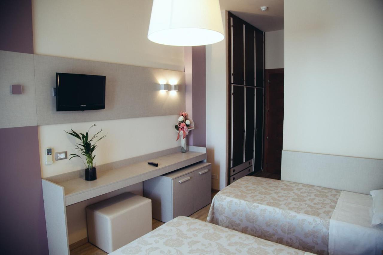 Hotel Astor B&B Lido di Classe Ngoại thất bức ảnh