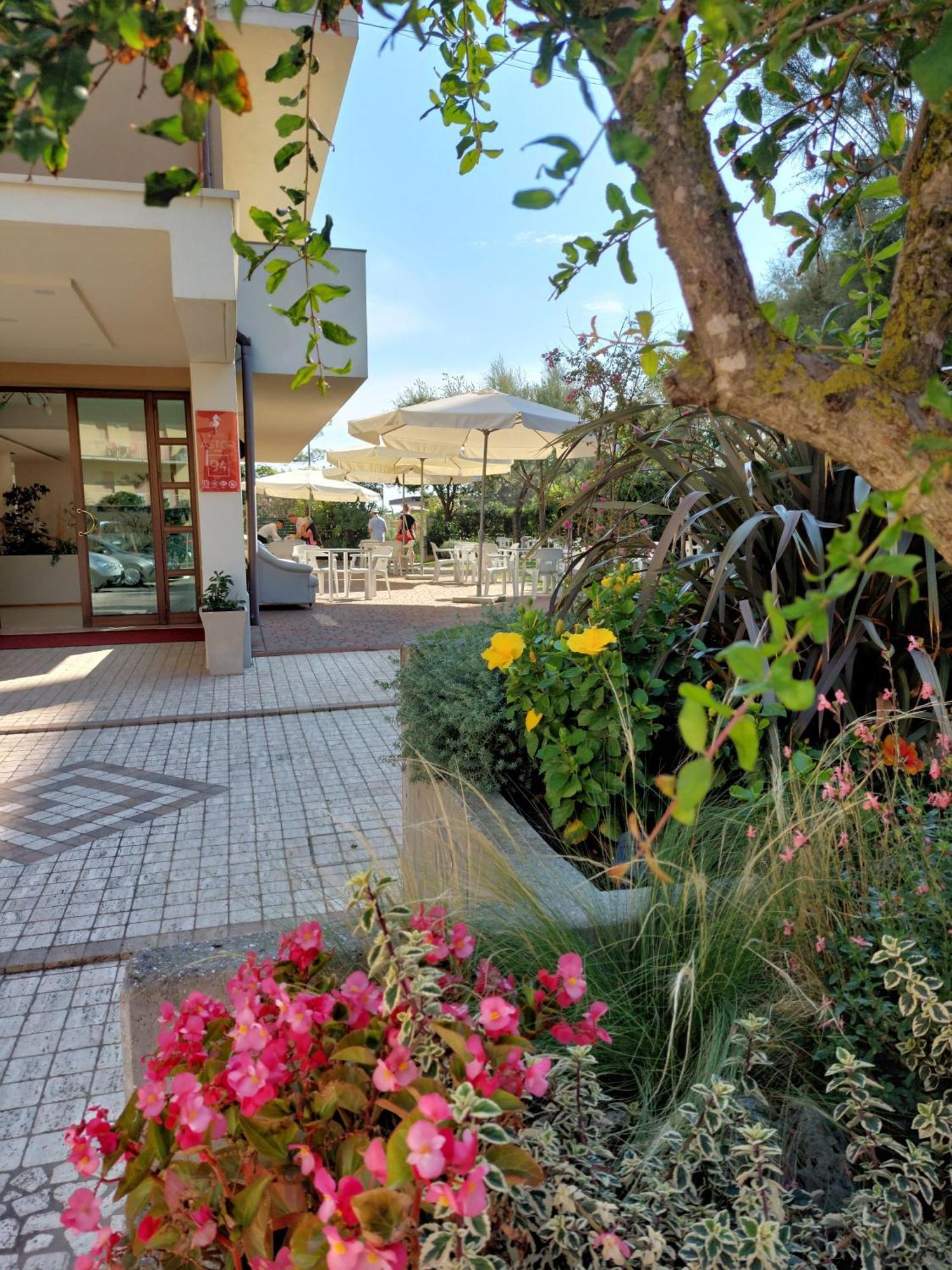 Hotel Astor B&B Lido di Classe Ngoại thất bức ảnh