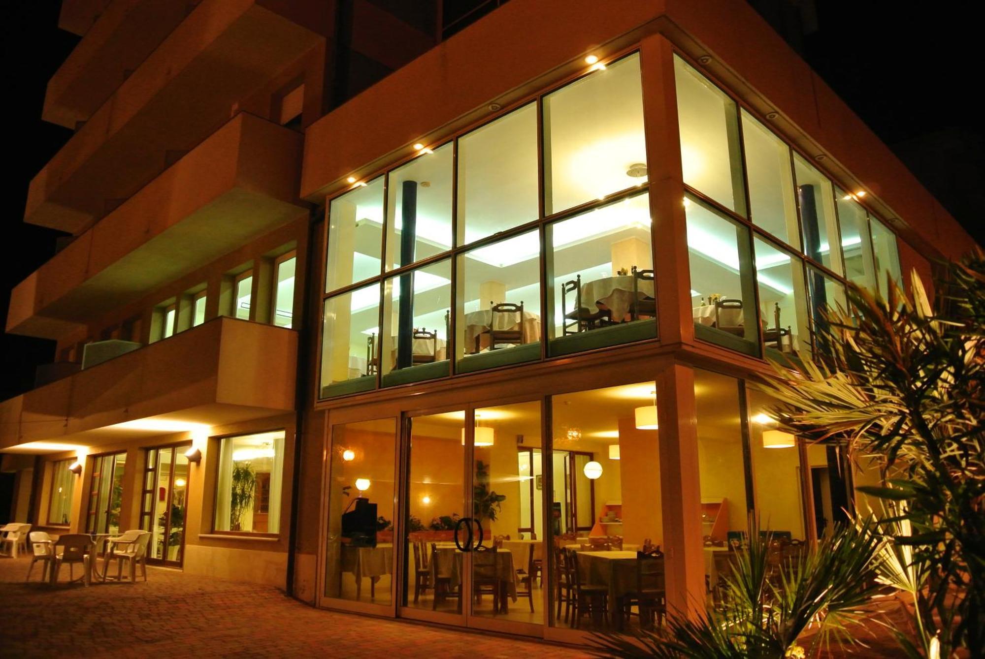 Hotel Astor B&B Lido di Classe Ngoại thất bức ảnh