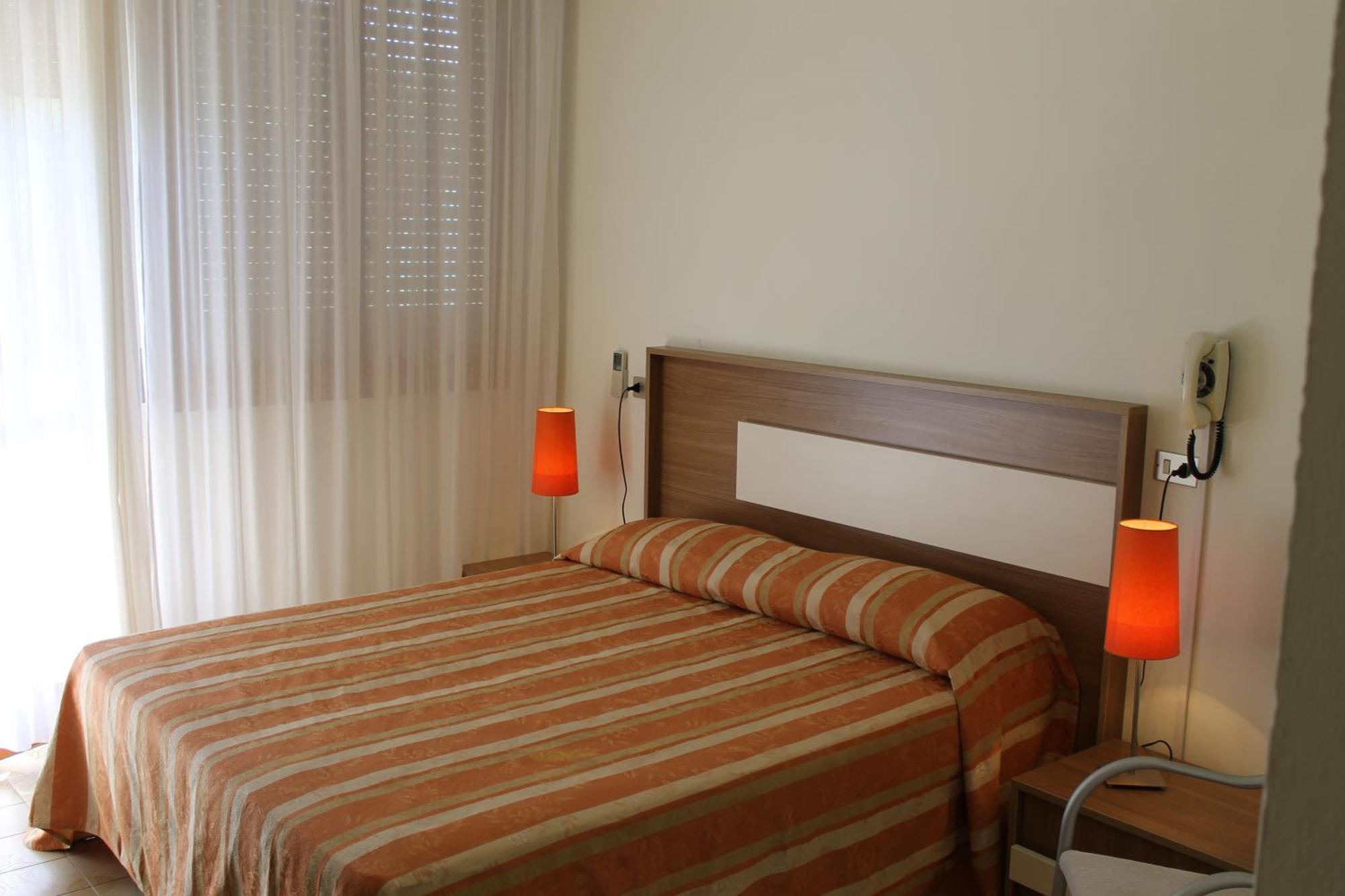Hotel Astor B&B Lido di Classe Ngoại thất bức ảnh