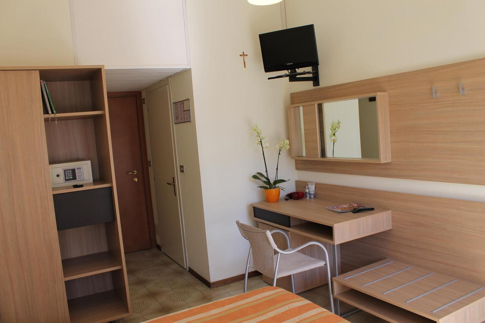 Hotel Astor B&B Lido di Classe Ngoại thất bức ảnh