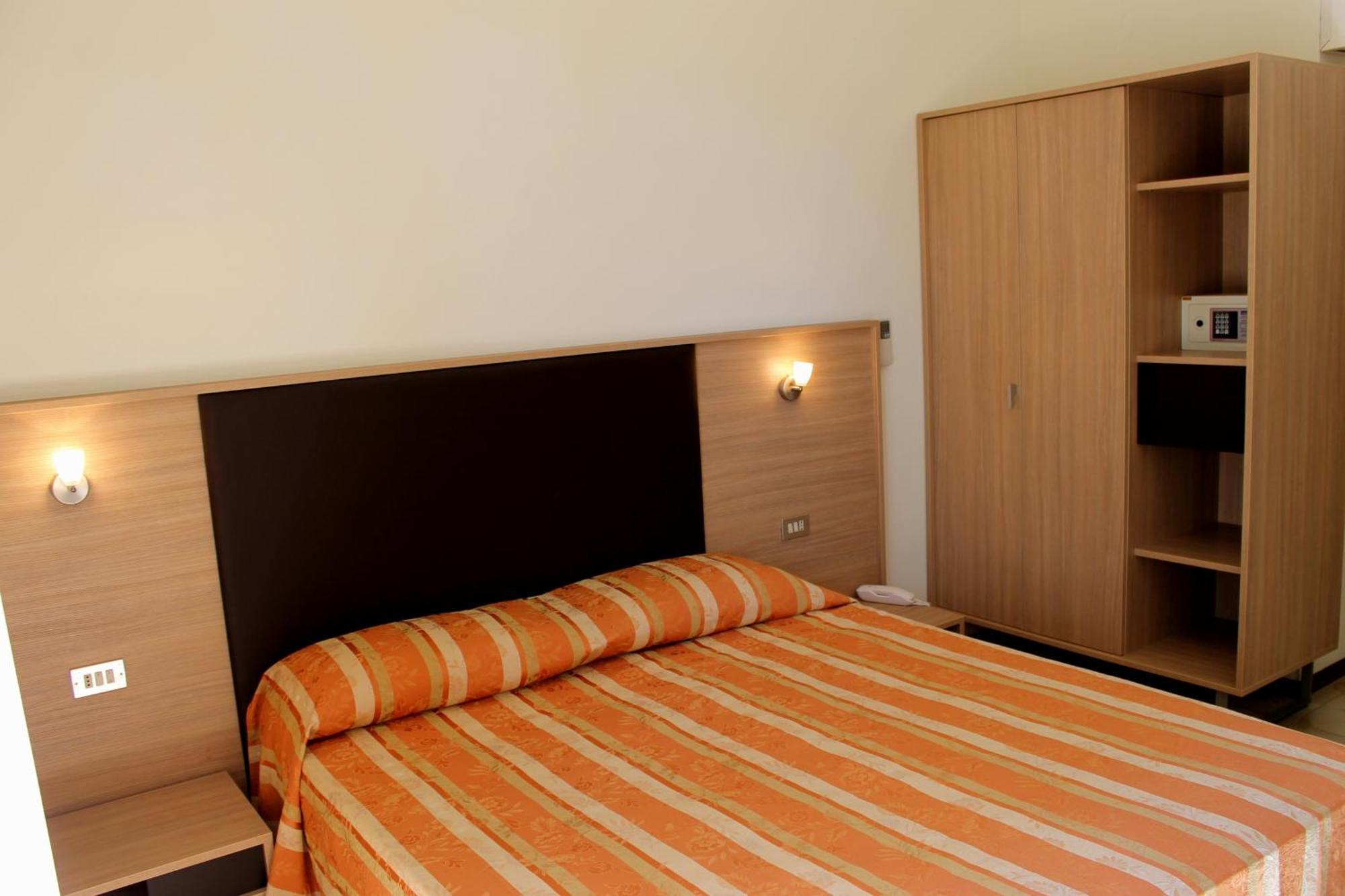 Hotel Astor B&B Lido di Classe Ngoại thất bức ảnh