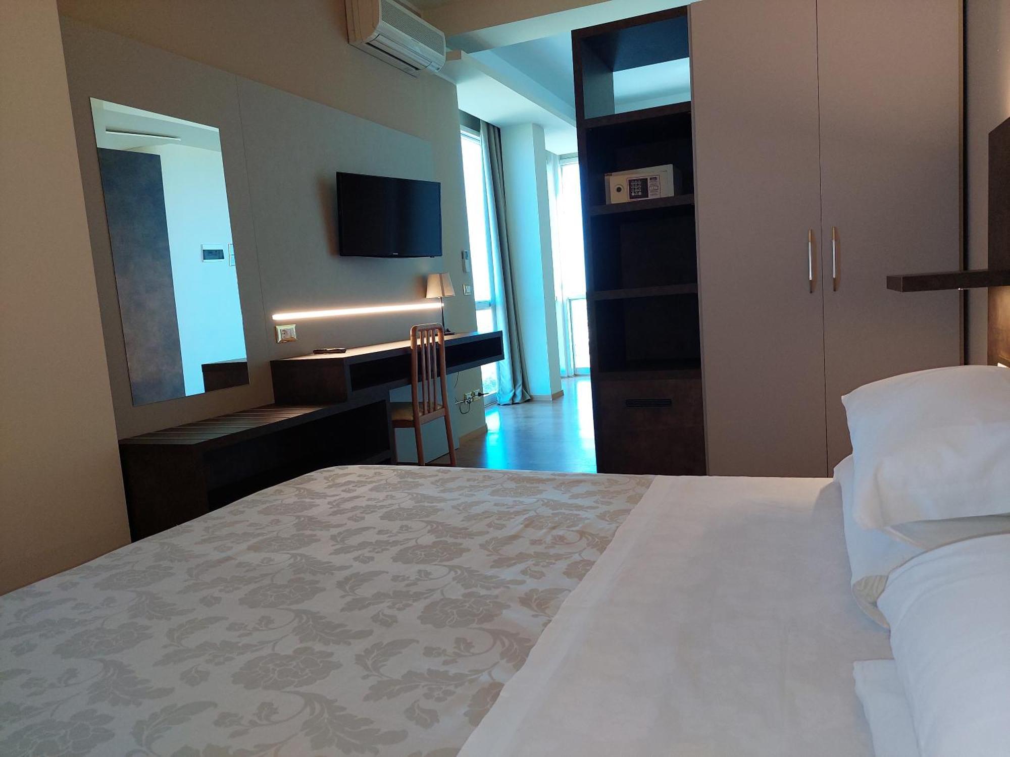 Hotel Astor B&B Lido di Classe Ngoại thất bức ảnh