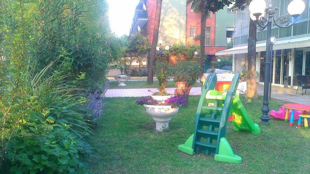 Hotel Astor B&B Lido di Classe Ngoại thất bức ảnh