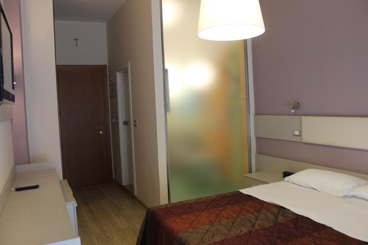 Hotel Astor B&B Lido di Classe Ngoại thất bức ảnh